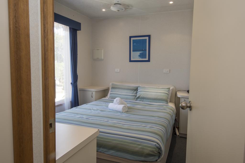 The Lakes Beachfront Holiday Park Lake Tyers Beach Екстер'єр фото